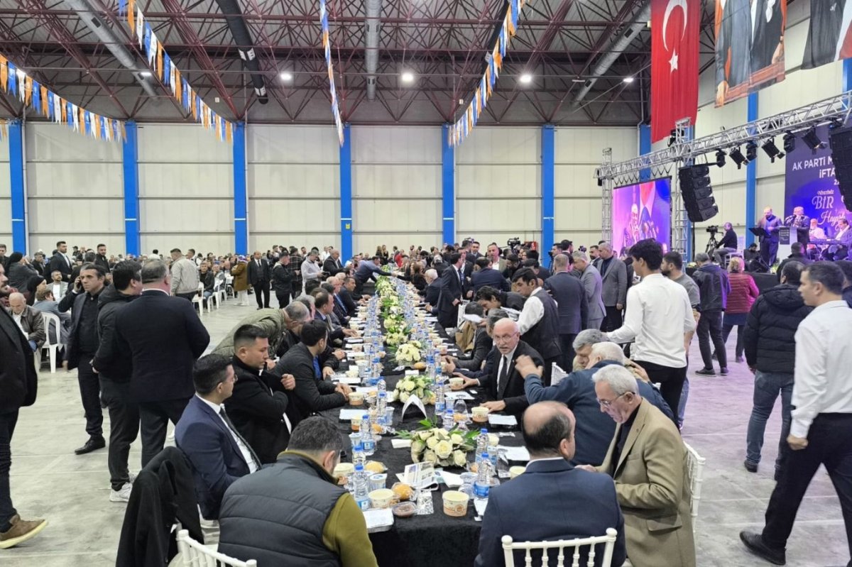 HÜDA PAR heyeti AK Parti'nin iftar programına katıldı