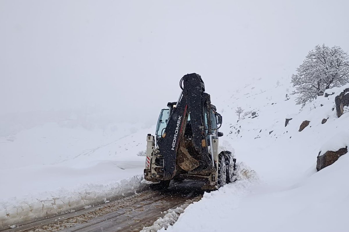 Şırnak’ta kar nedeniyle kapanan köy yolları ulaşıma açıldı
