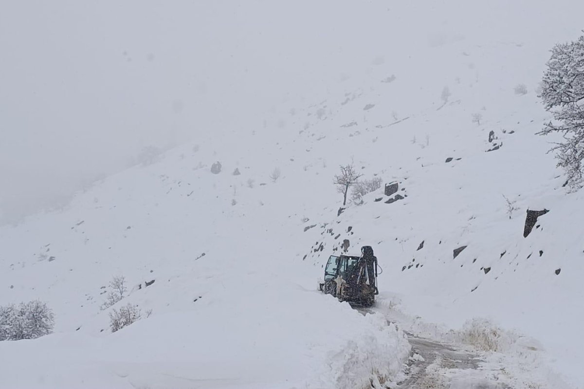Şırnak’ta kar nedeniyle kapanan köy yolları ulaşıma açıldı