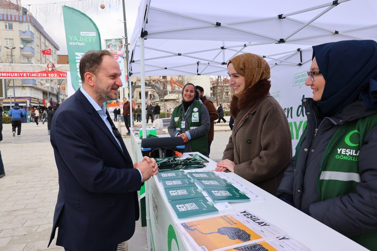 Bağımsızlık Tırı "Sen De Yeşilaycısın" mesajıyla Bağcılar'da