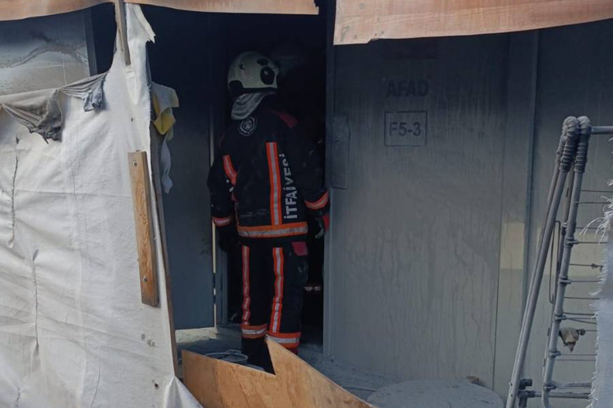 Malatya'da konteyner kentte yangın paniği