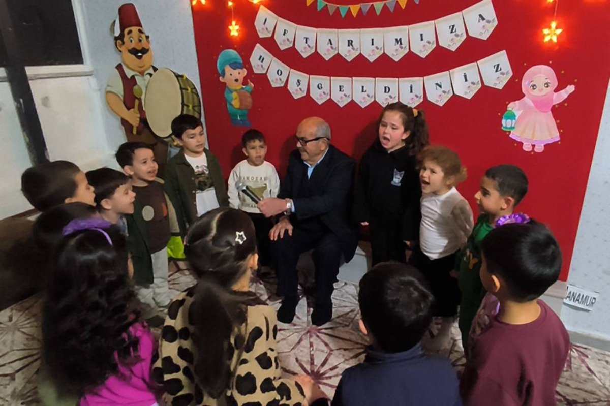 Minik öğrenciler velileriyle iftar sofrasında buluştu