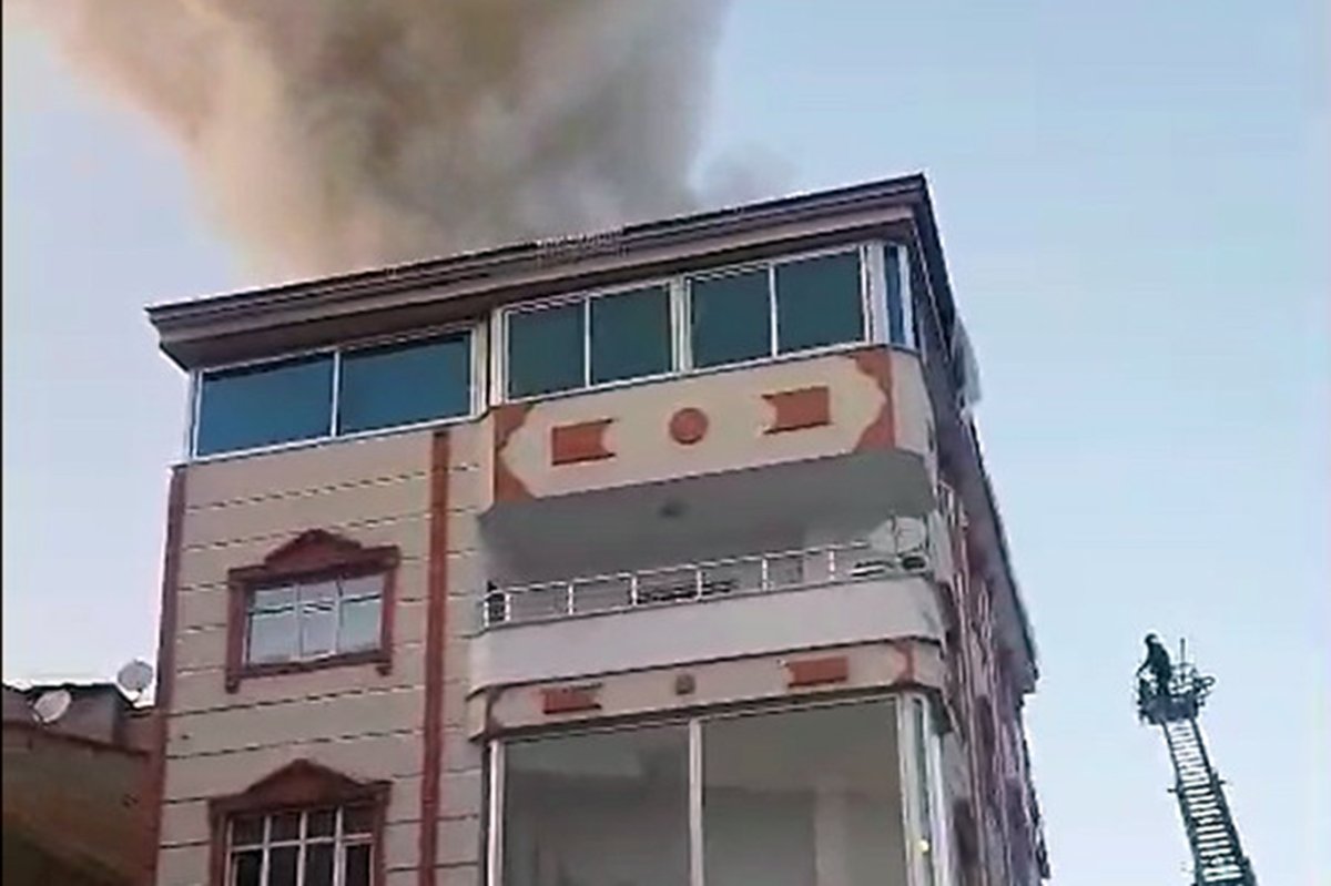 Ağrı'nın Patnos ilçesinde çıkan yangın korkuttu