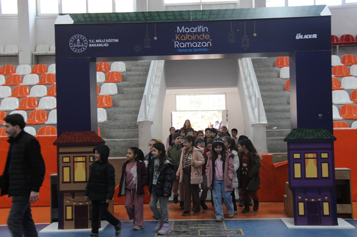 Öğrenciler Ramazanın maneviyatını okullarda yaşıyor