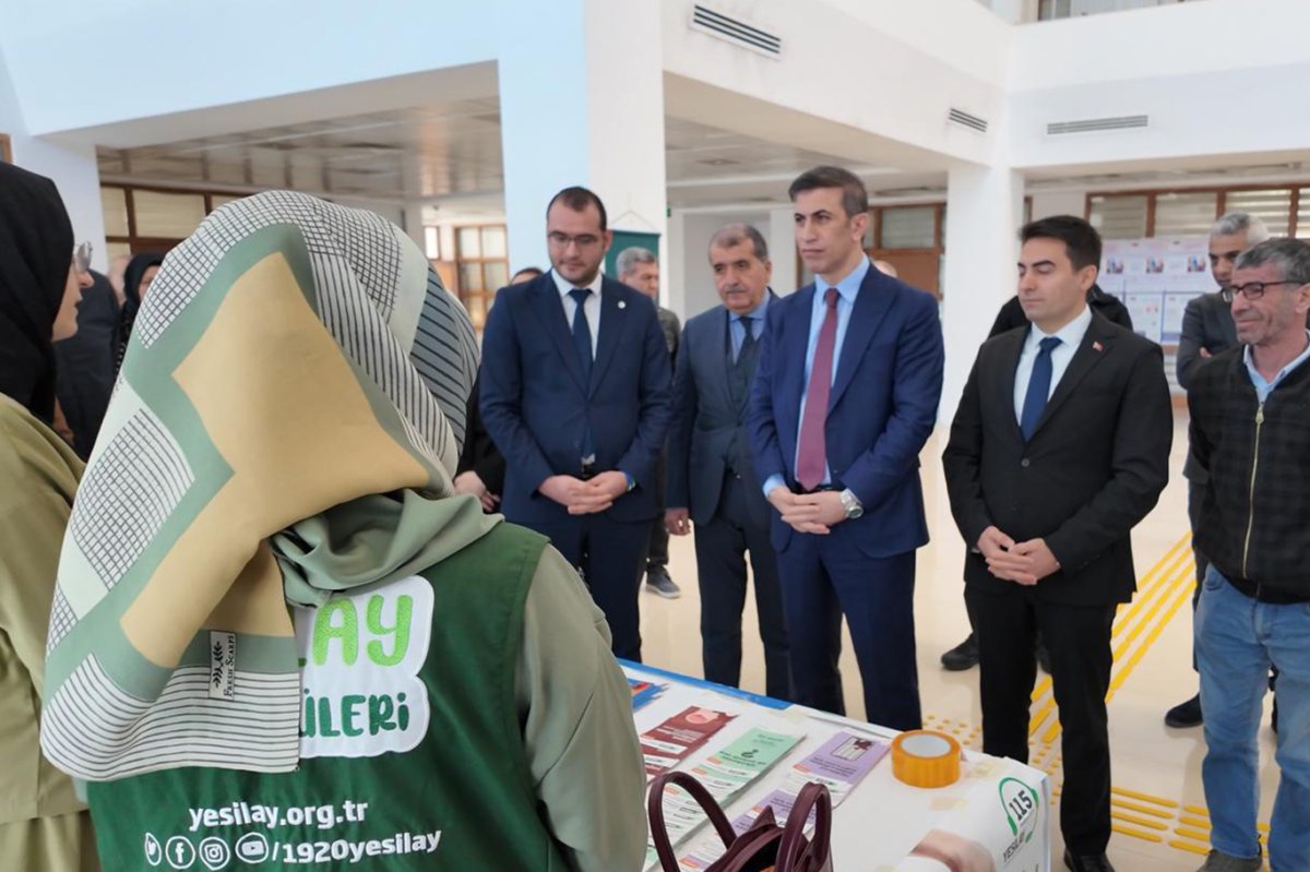 Yüreğir Kaymakamlığında Yeşilay Haftası standı açıldı