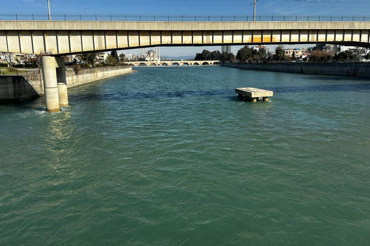 Adana'da su yükseldi, oltalar peş peşe atıldı