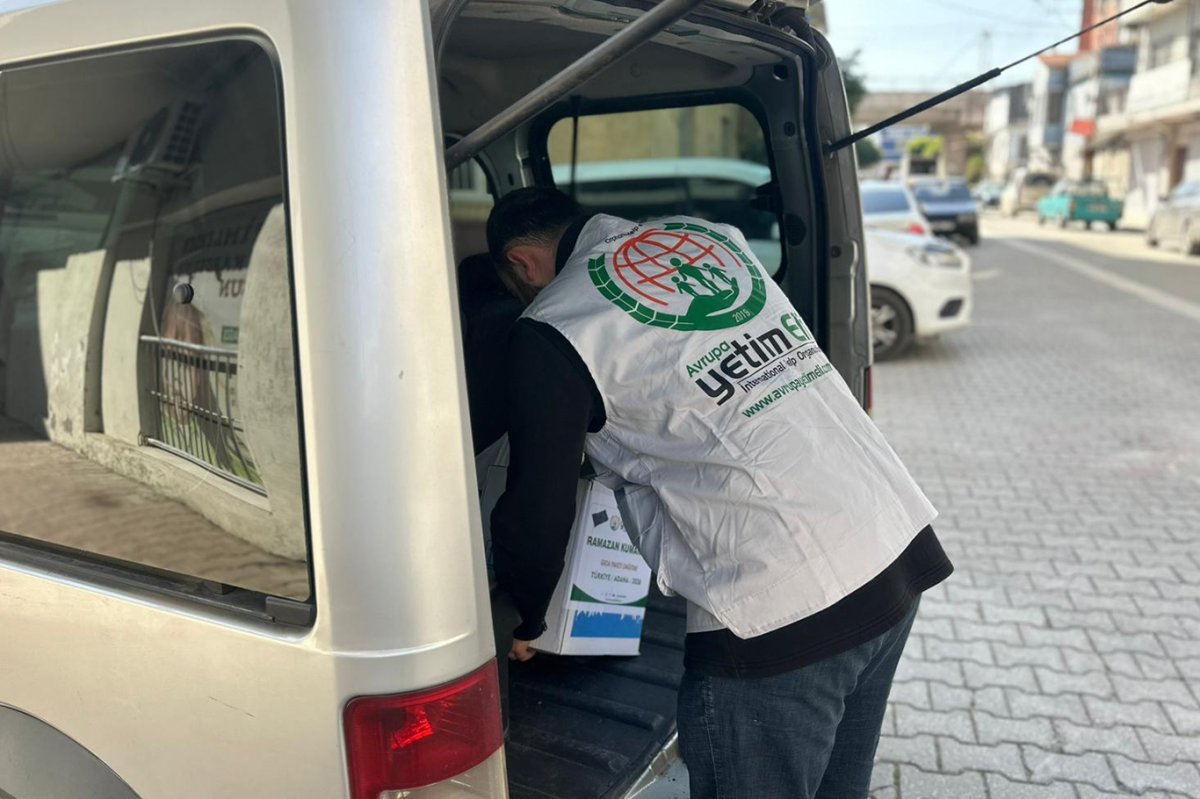 Avrupa Yetim Eli’nden Adana’da Ramazan yardımı