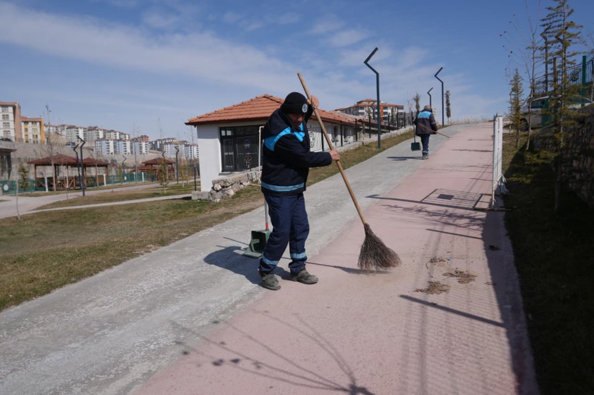 Battalgazi'de Derme Deresi çevresinde temizlik ve yıkama çalışması