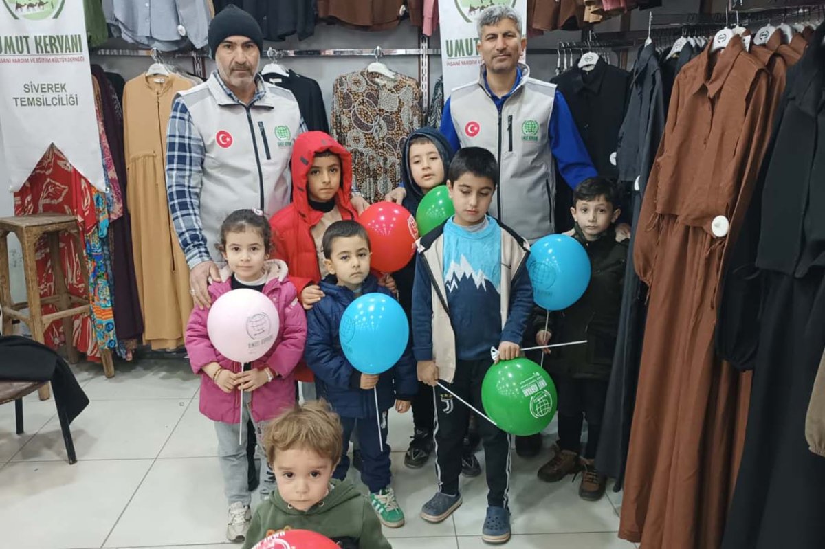 Şanlıurfa’da yüzlerce çocuğa bayramlık giyim yardımı