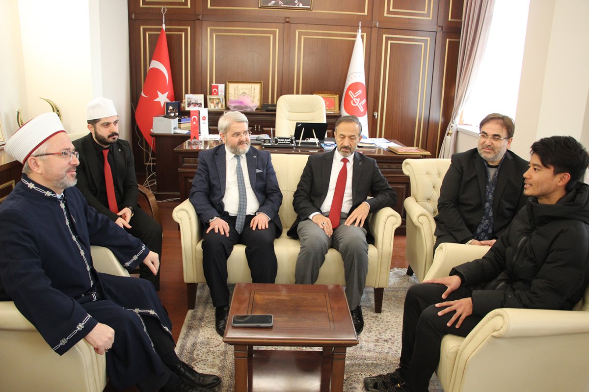 Dinlenmek için camiye girdi Müslüman oldu