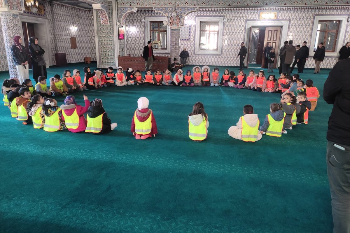 Minik çocuklardan cami ziyareti