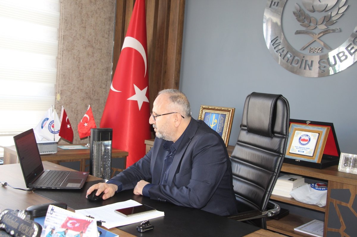 Okullarda ilk derste sınıfları mor rengine boyayanlar Ramazan etkinliklerine karşı çıkıyorlar