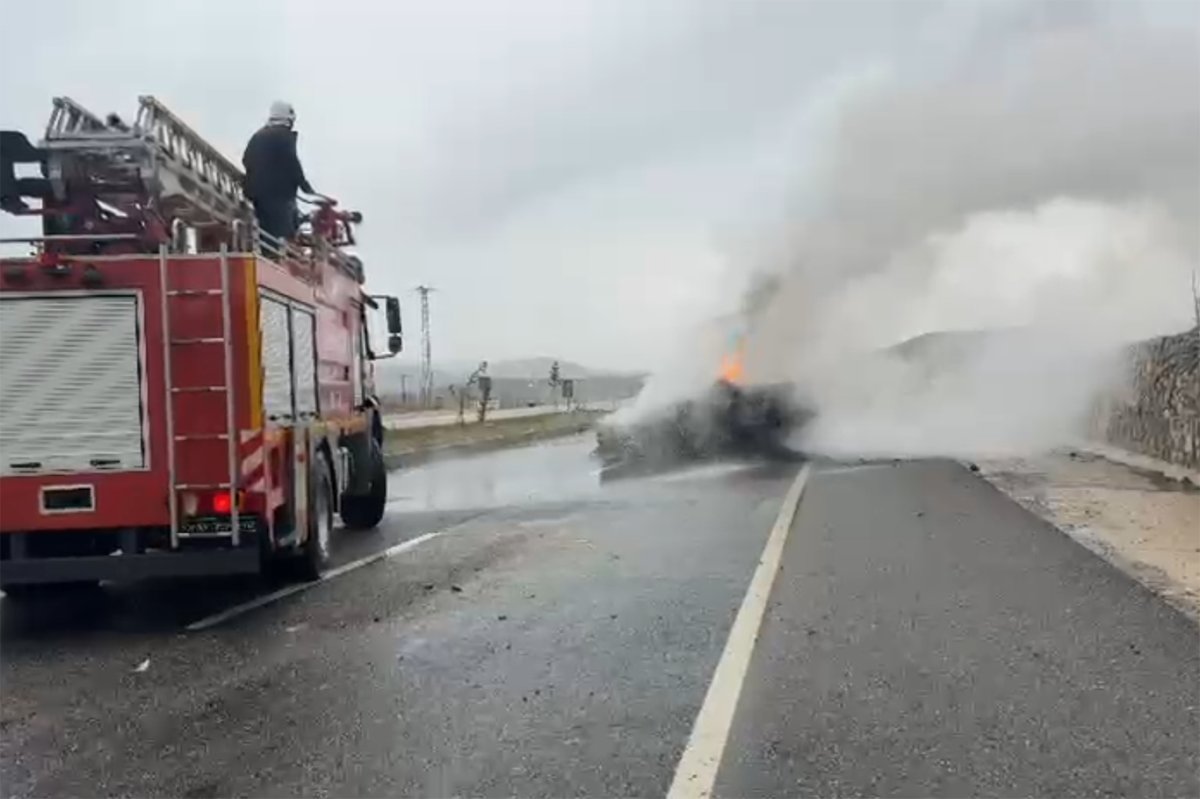 Batman'da otomobil takla atıp yandı, 2 ağır yaralı