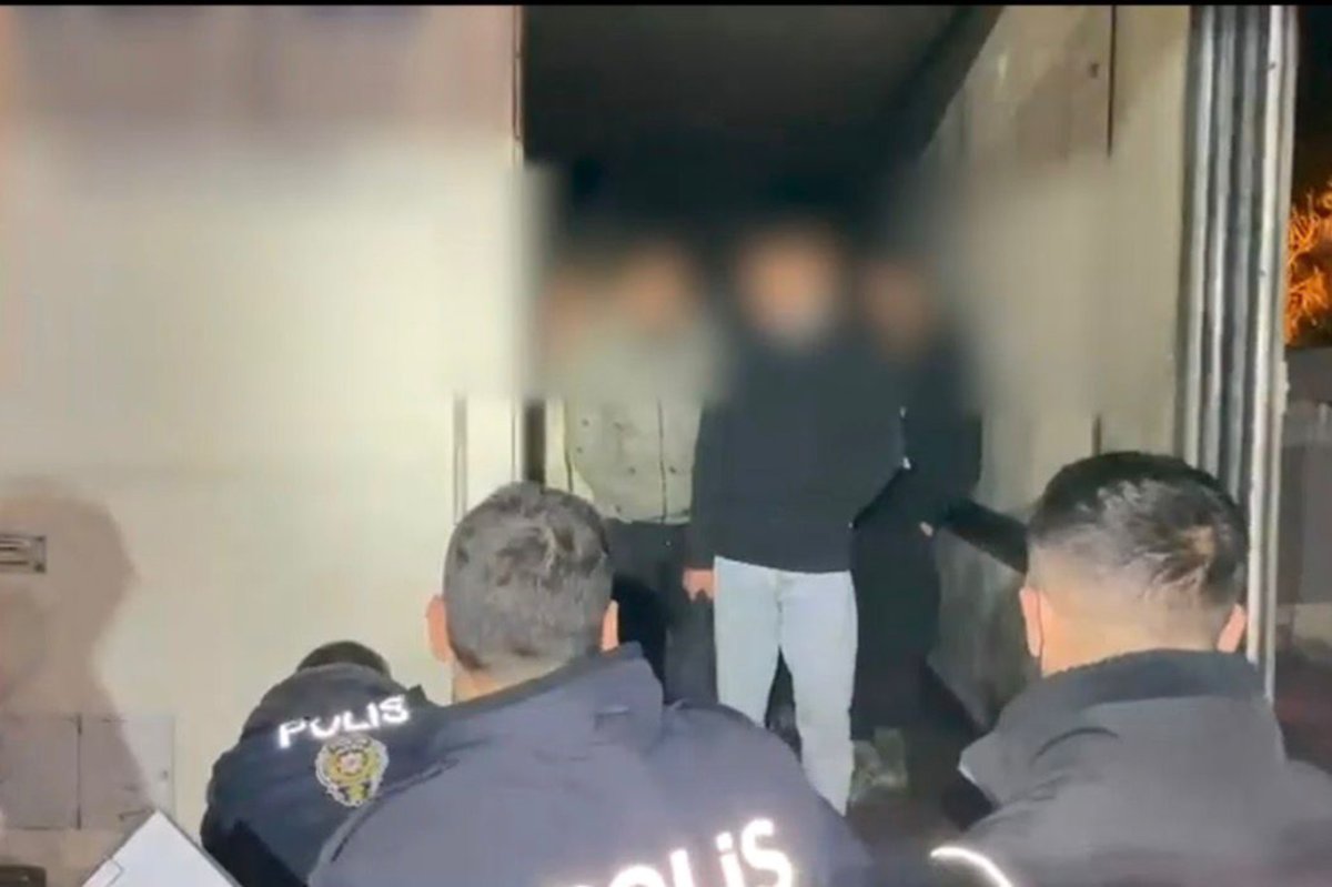 Batman'da TIR'da 25 düzensiz göçmen yakalandı, sürücü tutuklandı