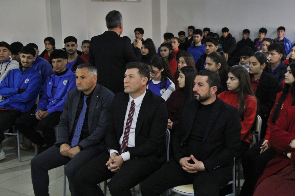 Cizre'de 2 bin öğrenciye "YKS’de Son Viraj" semineri verildi