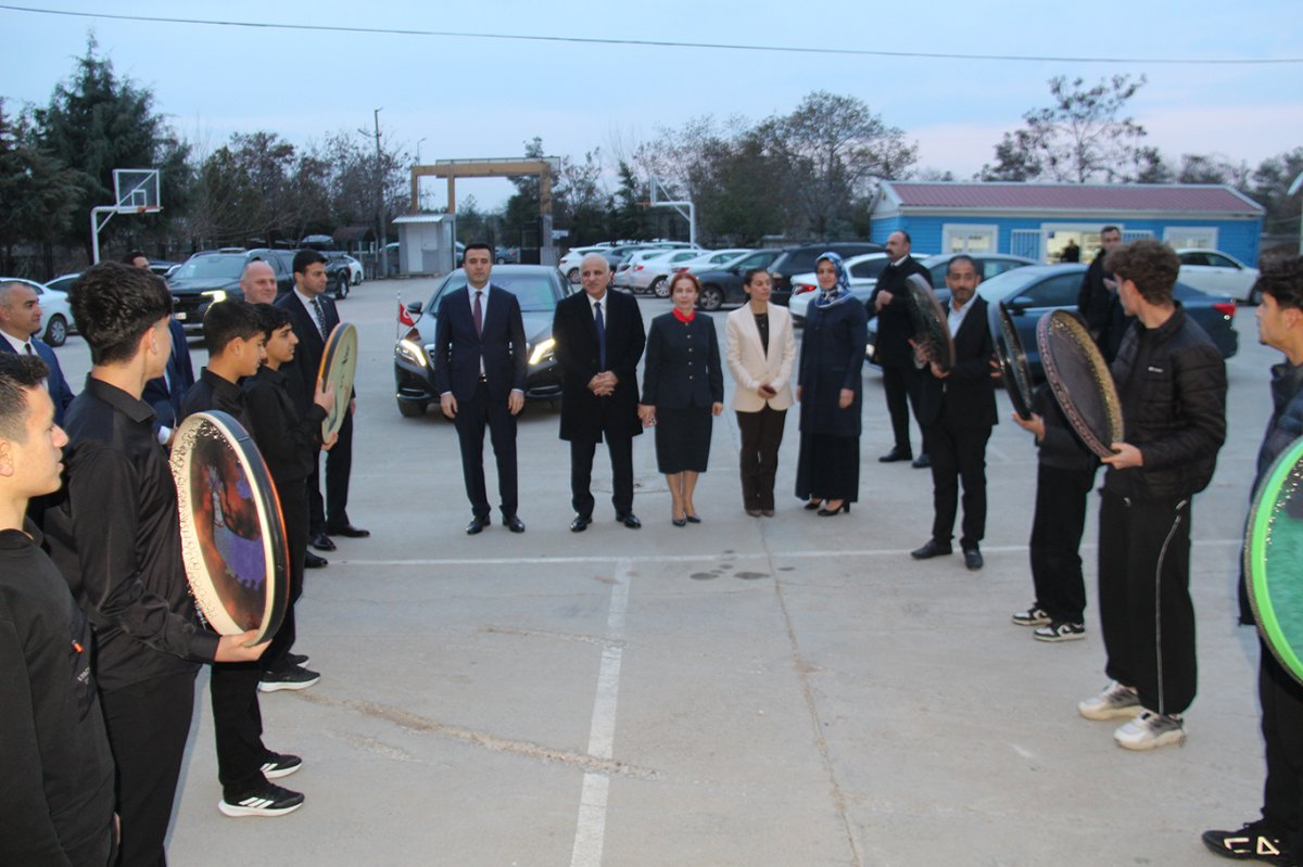 Diyarbakır Valisi iftarda liseli öğrencilerle buluştu
