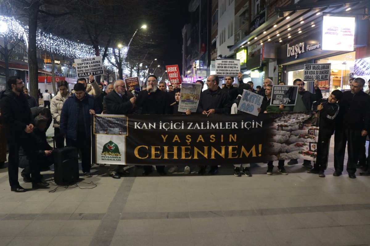 İran'a yönelik saldırılar İstanbul'un 6 ilçesinde eş zamanlı protesto edildi