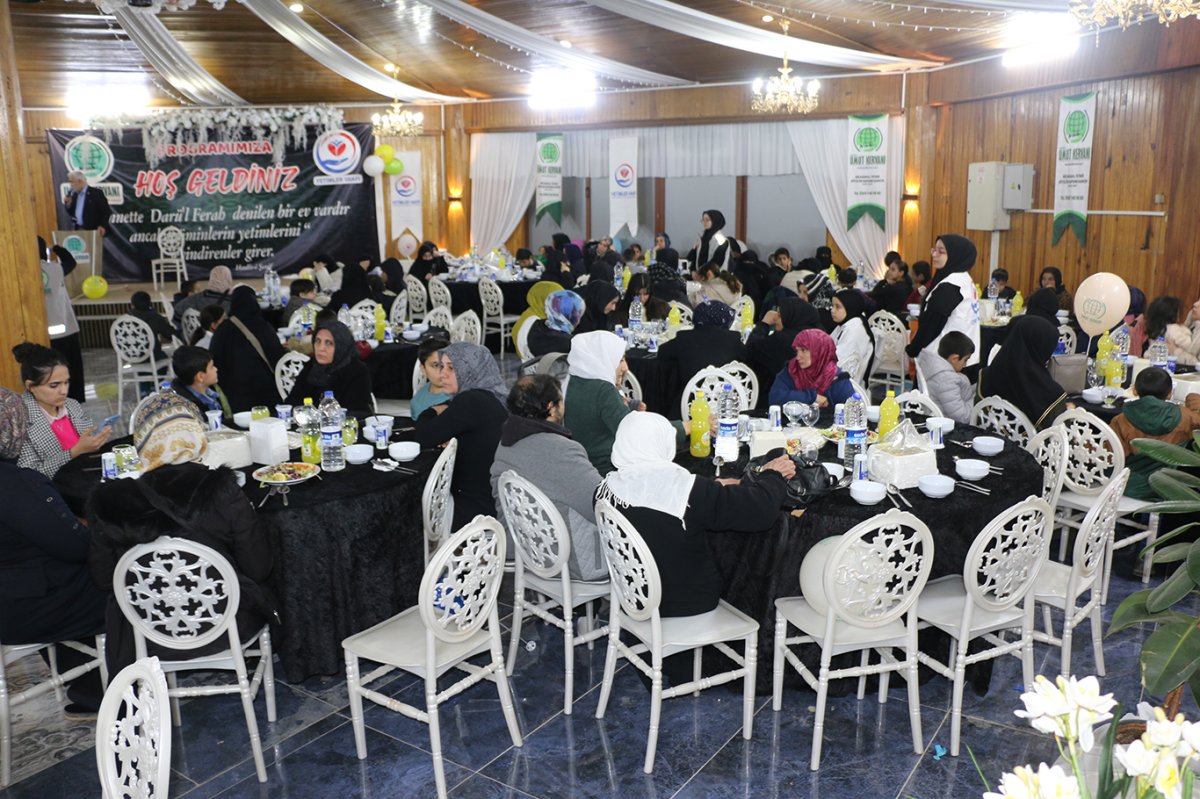 Şanlıurfa’da Umut Kervanı ve Yetimler Vakfı’ndan yetimler için iftar programı