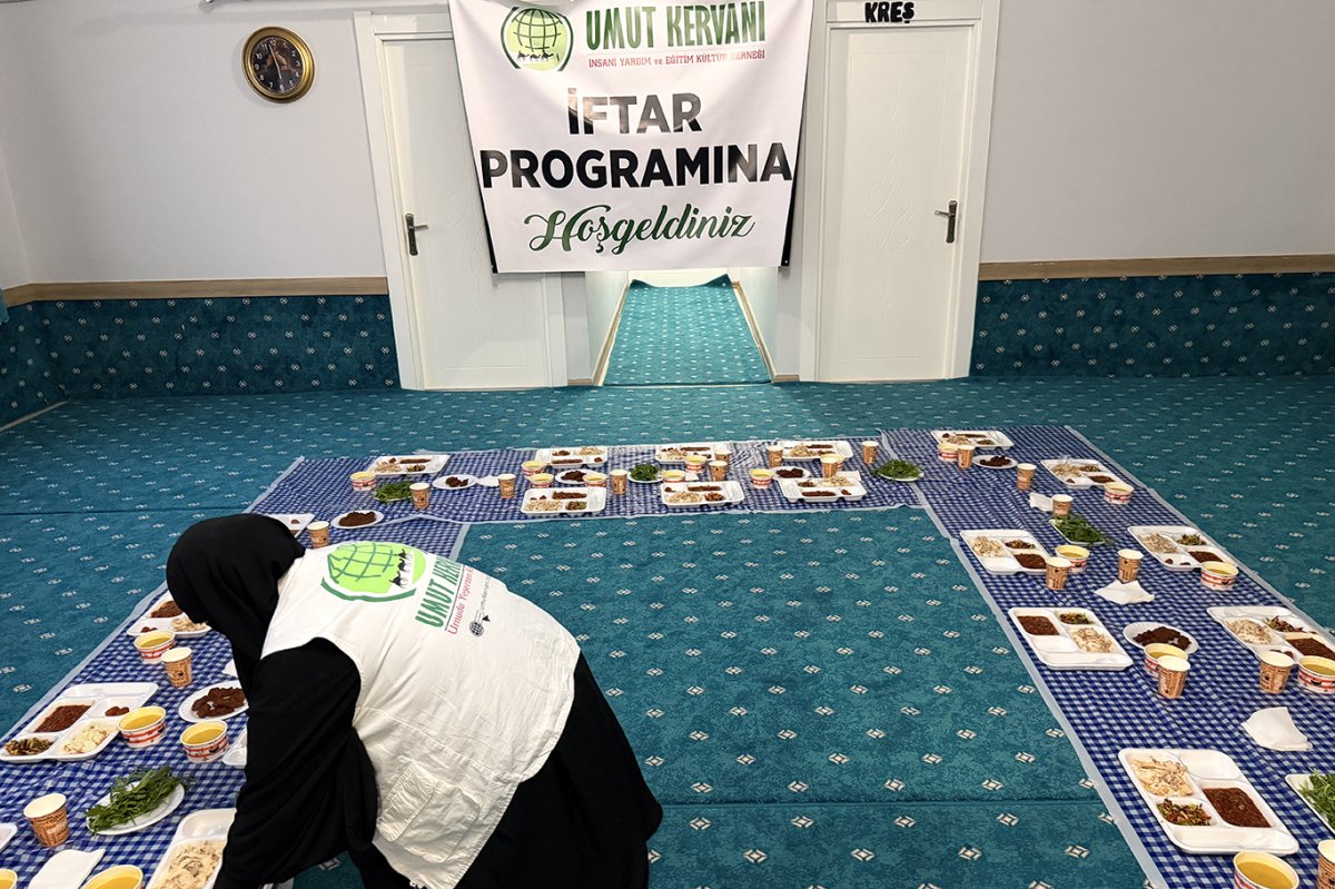 Umut Kervanı Diyarbakır'da ihtiyaç sahibi ailelerle sofralarda buluşuyor