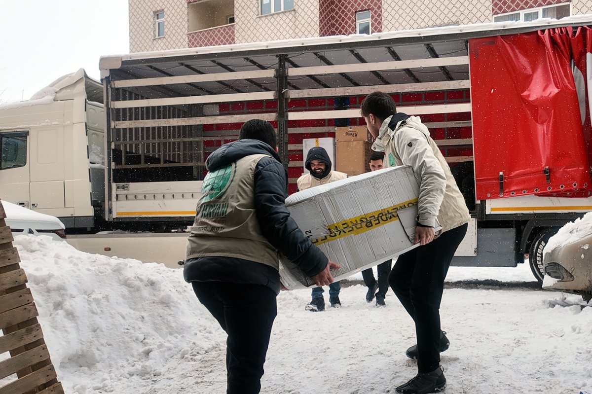 Umut Kervanından Suriye’ye şefkat köprüsü, yardım tırı Ağrı’dan yola çıktı
