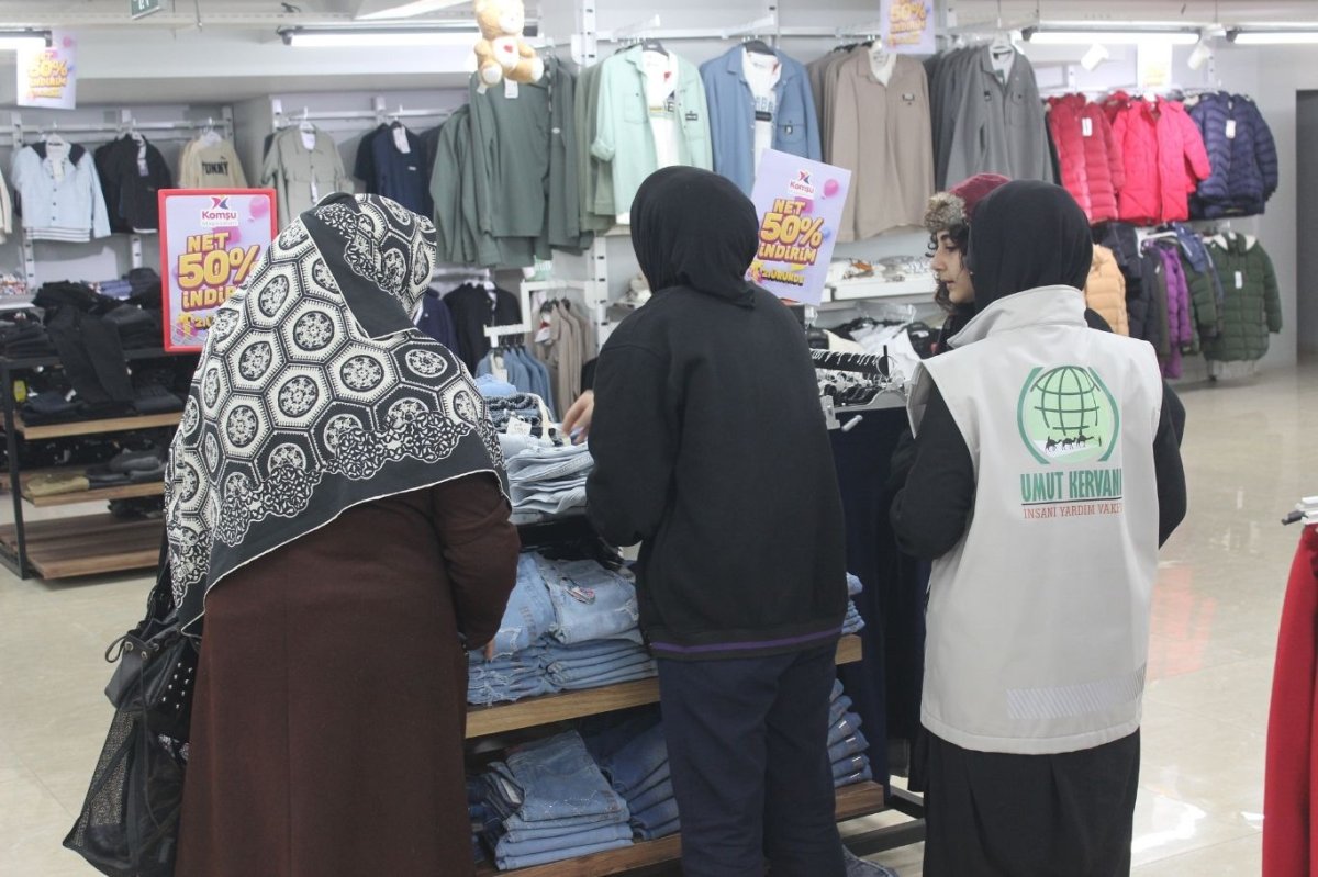 Umut Kervanı’ndan yetimlere bayramlık desteği