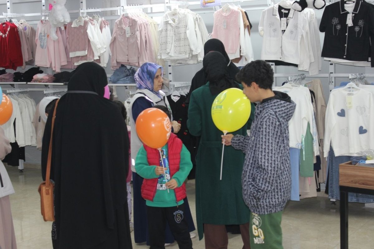 Umut Kervanı’ndan yetimlere bayramlık desteği