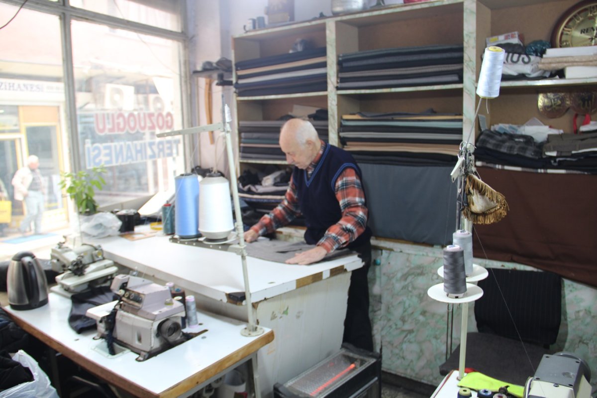 81 yaşındaki terzi mesleğinin sırrını anlattı: Emek ve sabır