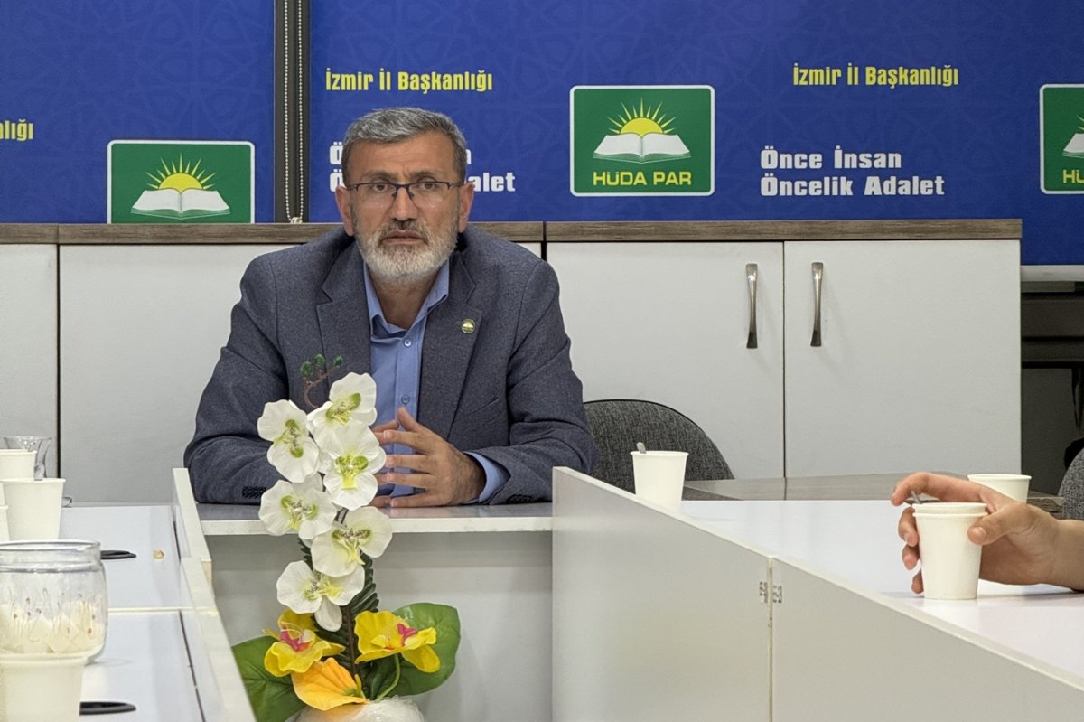 İzmir’de Hür Gençlik’ten iftar programı