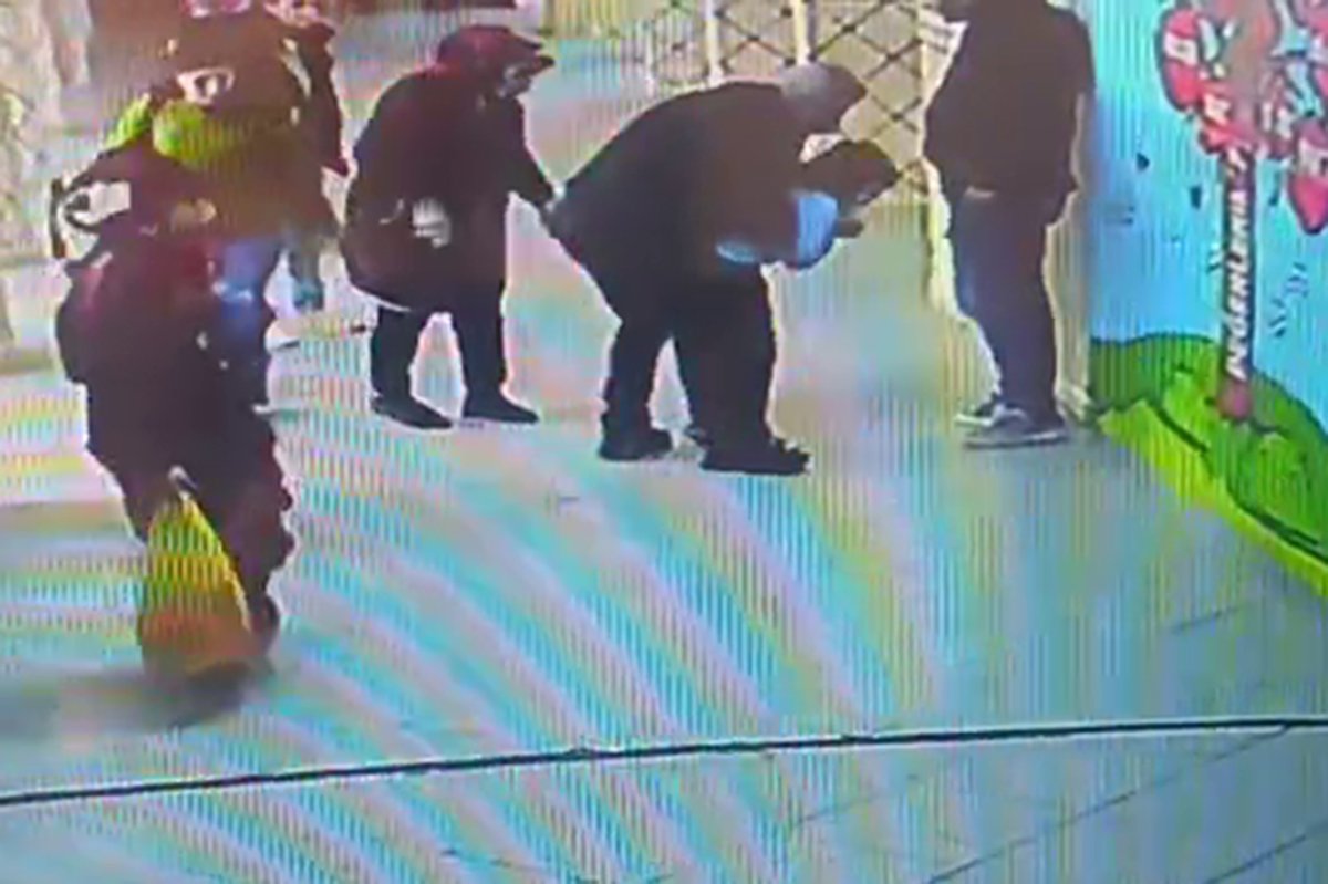 Boğazına şeker kaçan öğrenci öğretmenin Heimlich manevrasıyla kurtarıldı