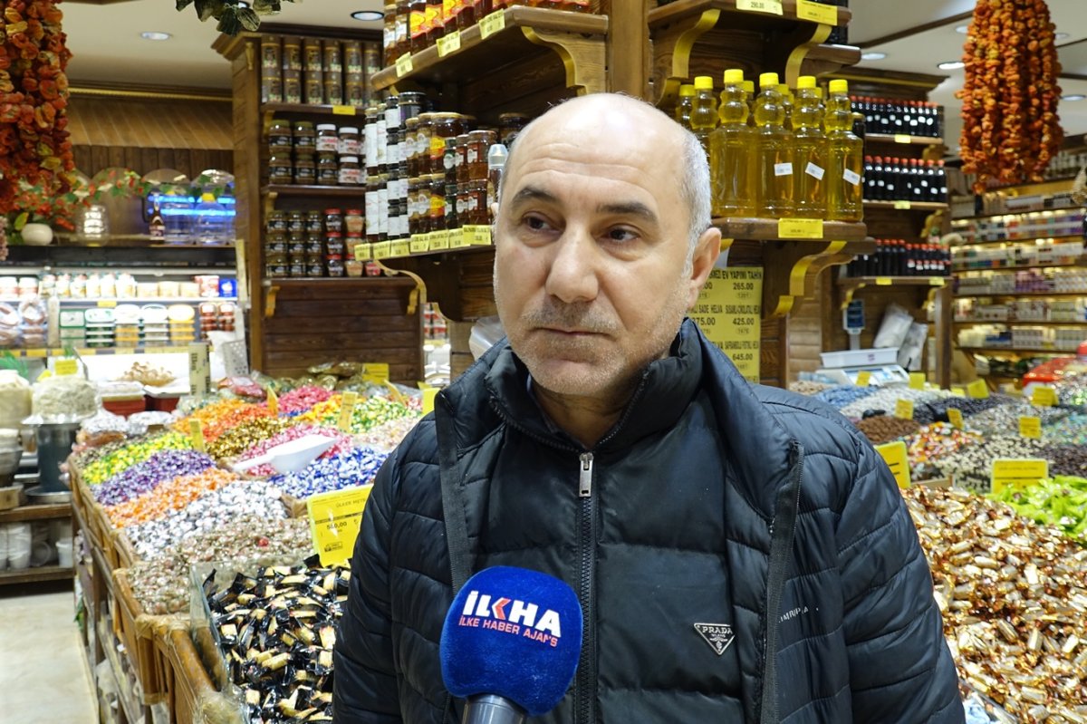 Rengârenk bayram şekerleri tezgâhlarda yerini aldı