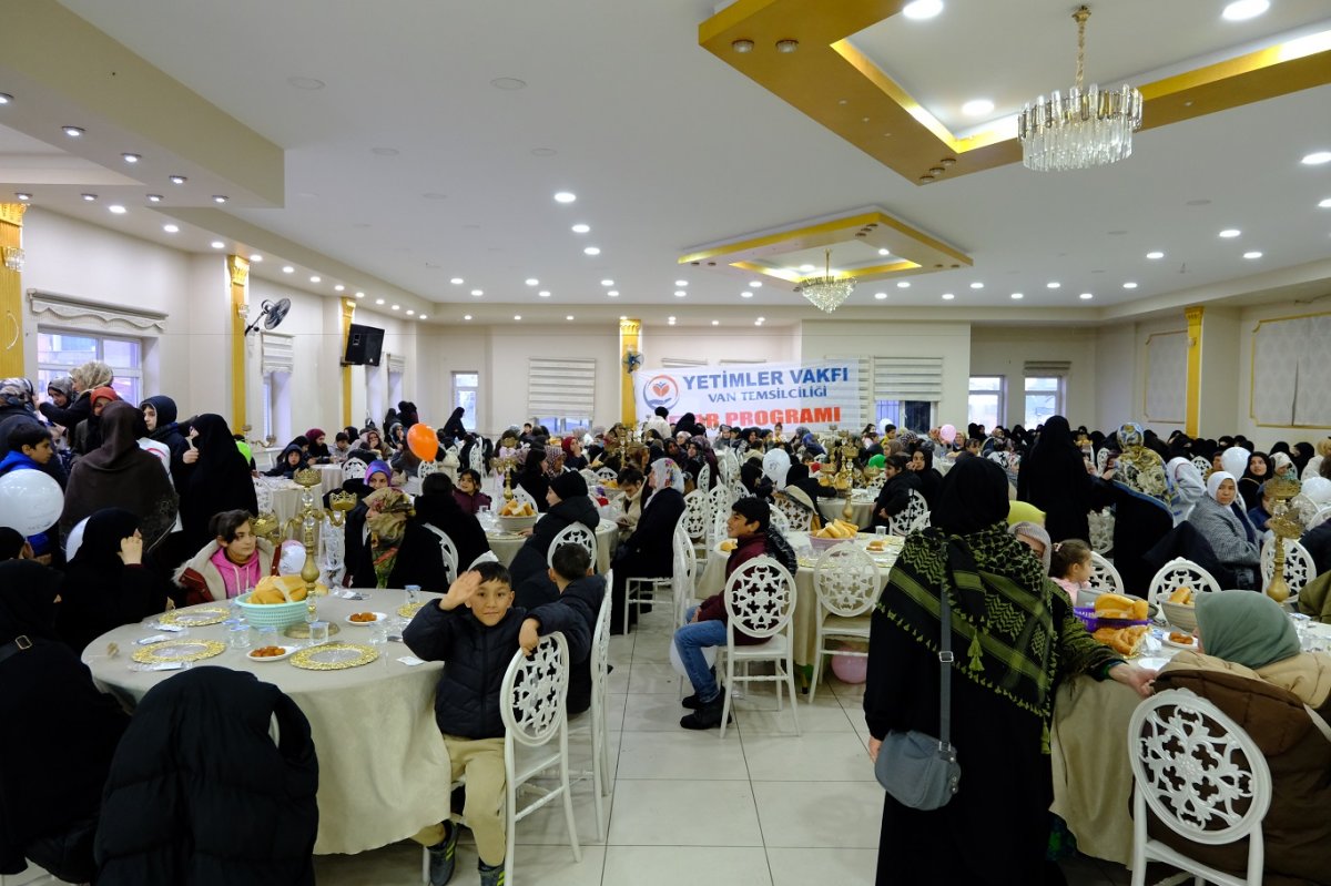 Yetimler Vakfı Van’da hayırseverler ile yetimleri aynı sofrada buluşturdu