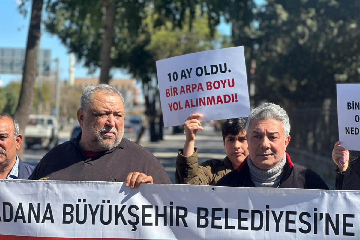 Adana’da üst geçit krizi: Vatandaşlar trafikte canını riske atıyor