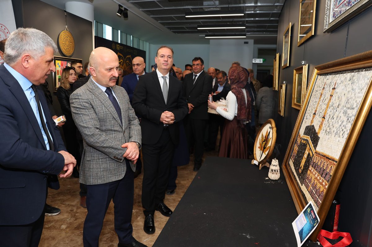 Adıyaman'da hat, tezhip ve ebru sergisi açıldı