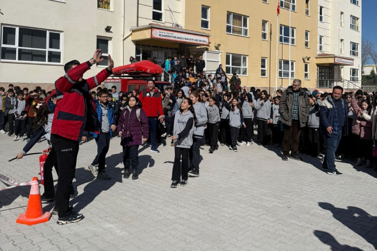 Malatya'da öğrencilere deprem ve yangın bilinci eğitimi