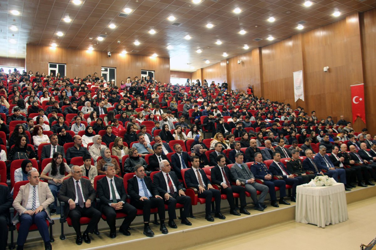 İstiklal Marşı'nın kabulünün 105'inci yılında Mehmet Akif Ersoy Diyarbakır'da anıldı