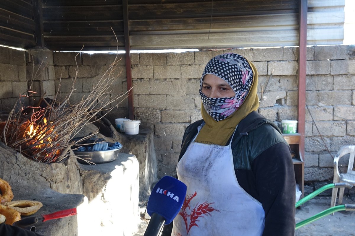 Ramazanda tandır mesaisinde kadınlar hem çalışıyor hem evine destek oluyor