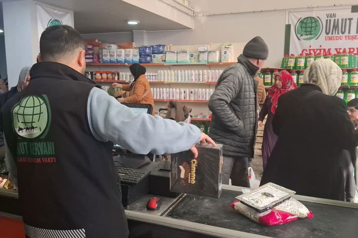 Umut Kervanı Van’da Ramazan ayında da yardımlarını sürdürüyor