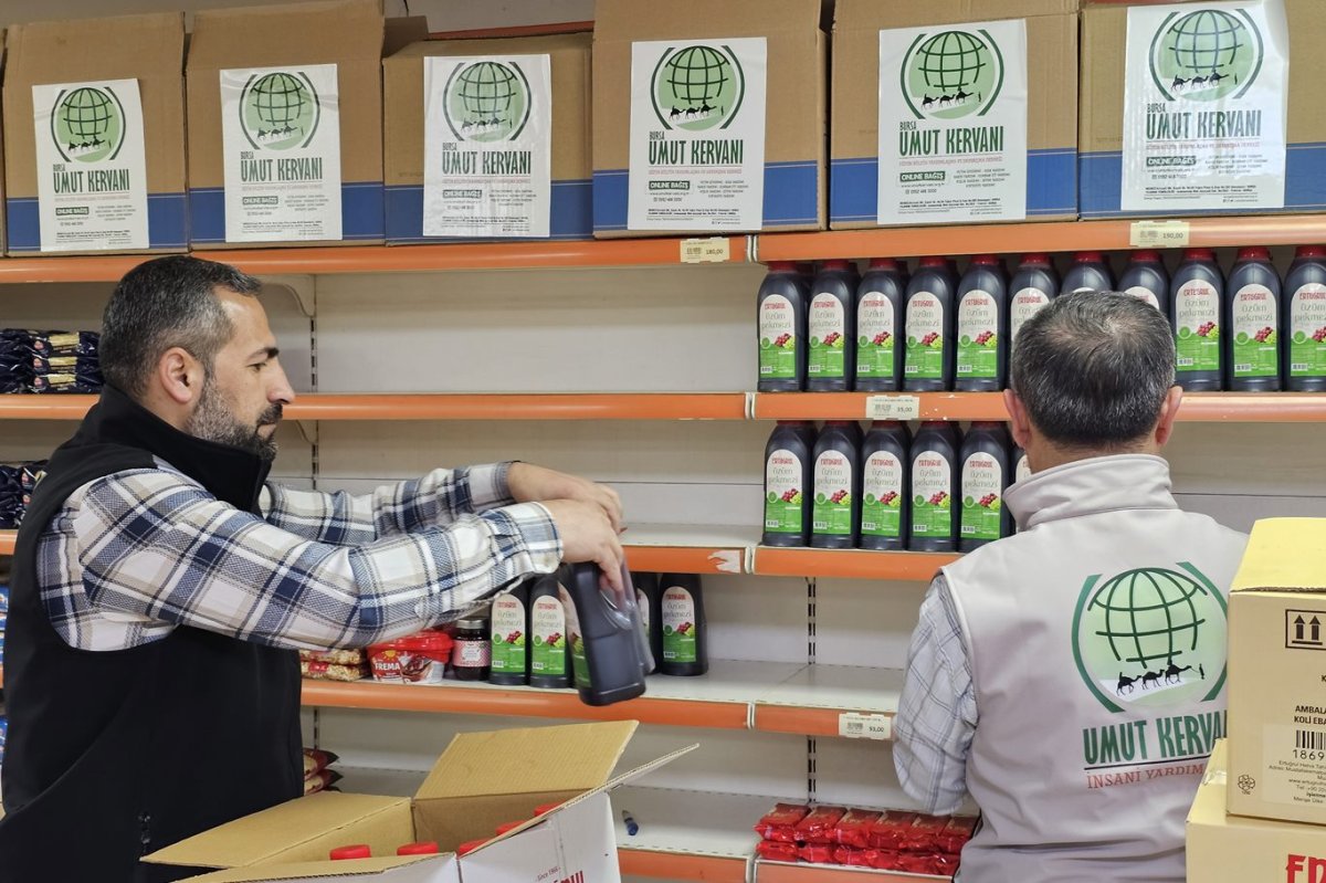 Umut Kervan'ından bayram öncesi ihtiyaç sahiplerine gıda ve kıyafet yardımı
