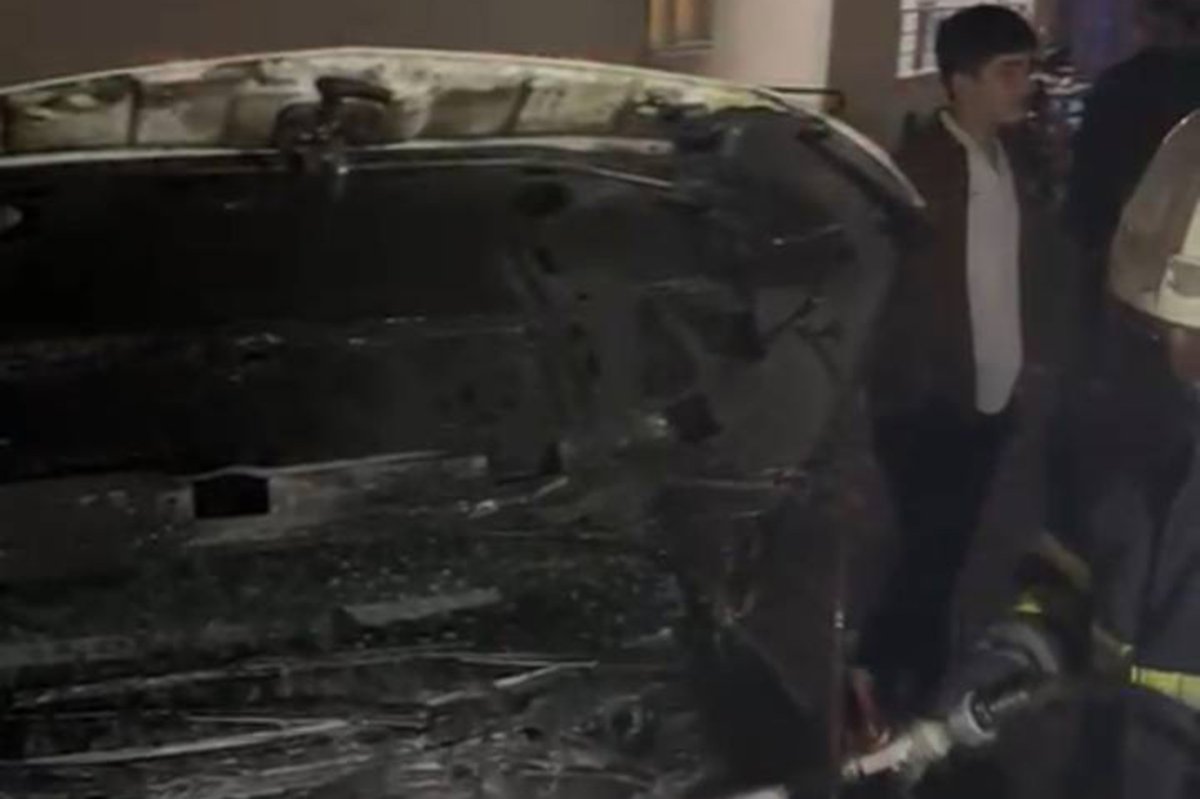 Batman’da site içinde park halindeki araç alev aldı