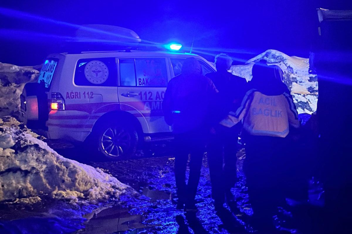 Ağrı'da rahatsızlanan 66 yaşındaki hasta hastaneye yetiştirildi