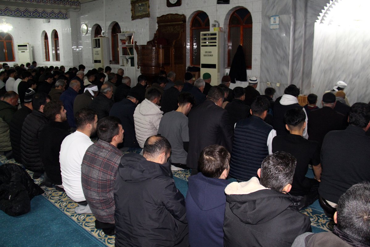 Diyarbakır'da Kadir Gecesi dualarla ihya edildi
