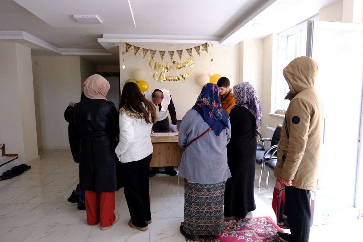 Yetimler Vakfı Van'daki yetimlerin bayram sevincine ortak oldu