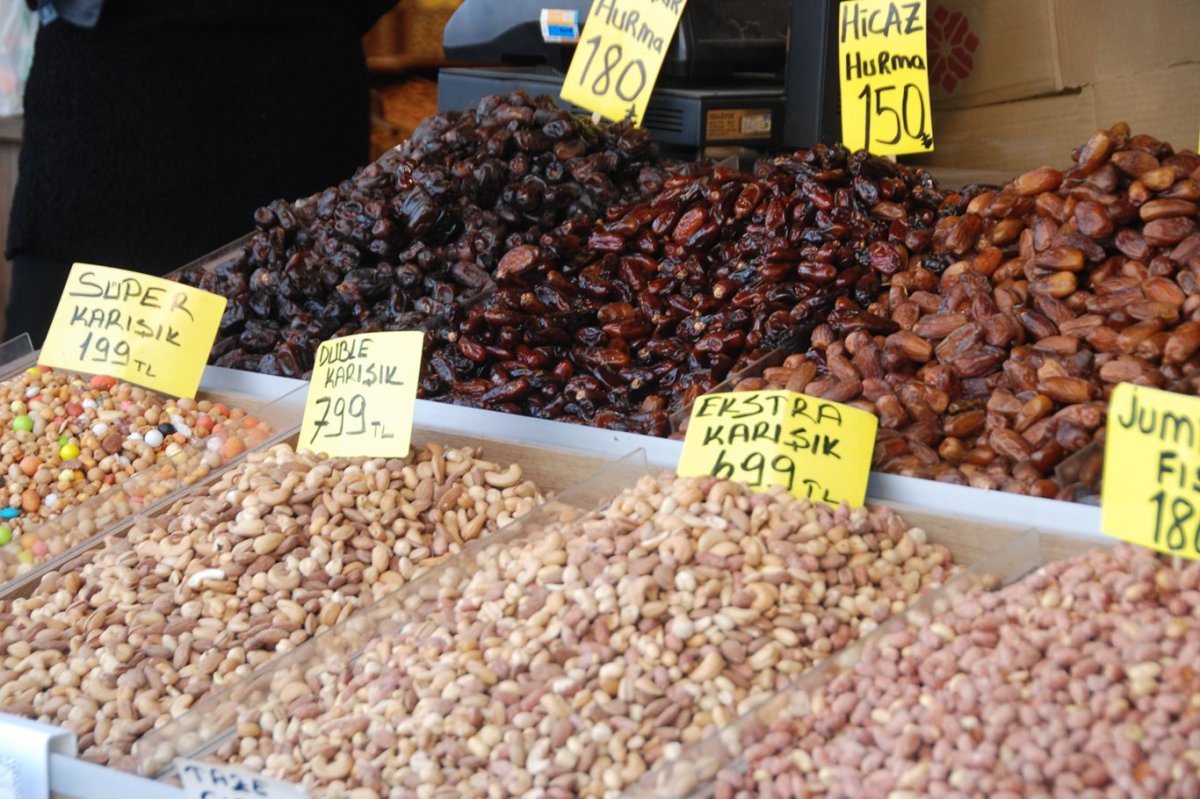 Bayram öncesi kuruyemiş satışları gramaja düştü: 'Çerez parası' lafı, tarihe karıştı!