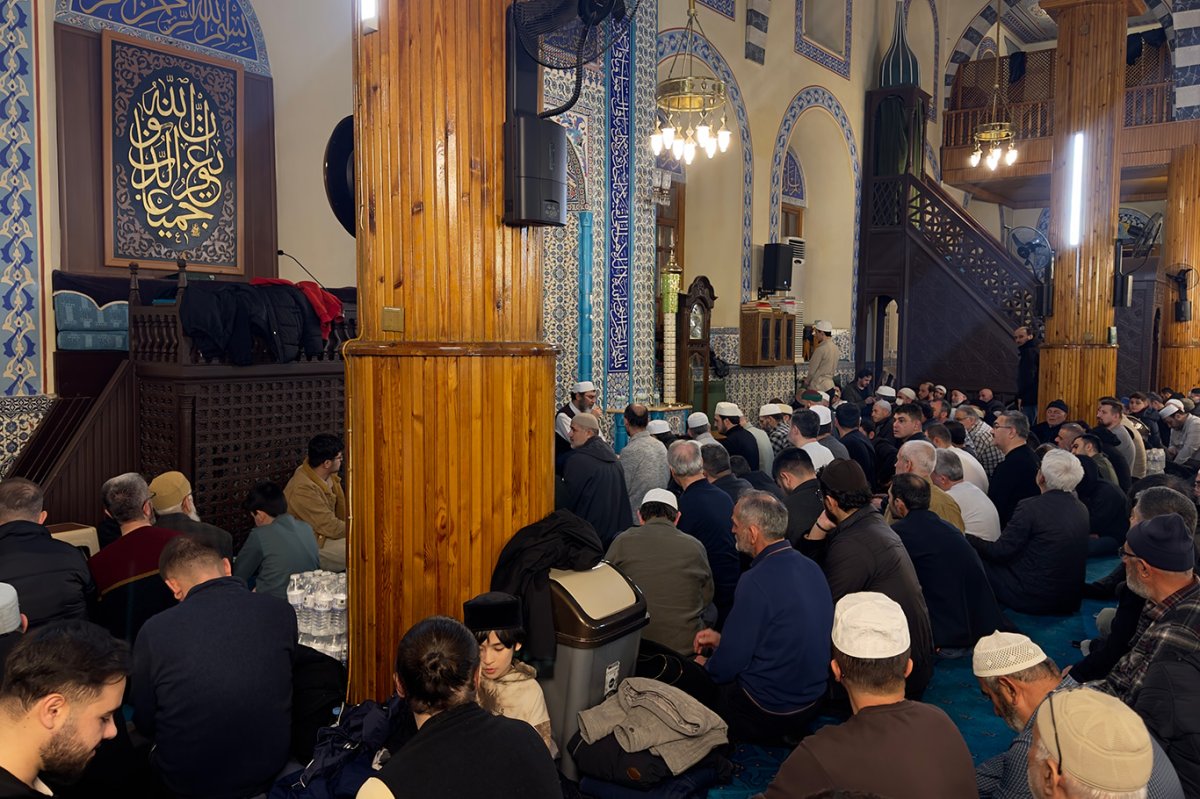 Konya’da Kadir Gecesi’nde Kapu Camii dolup taştı