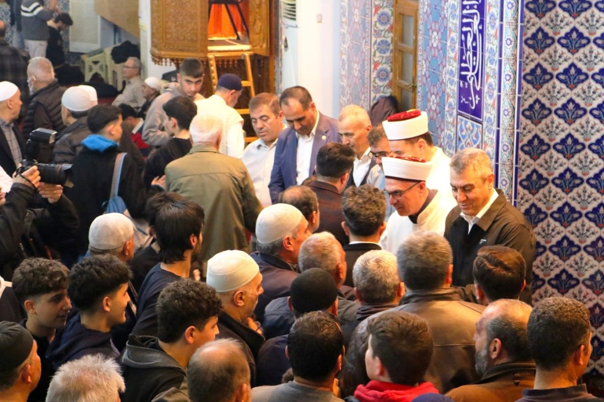 Mersin’de Kadir Gecesi dualarla ihya edildi