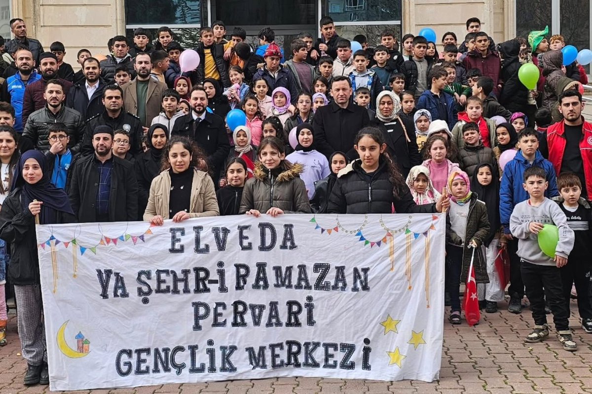 Pervari’de çocuklardan renkli Ramazan veda etkinliği