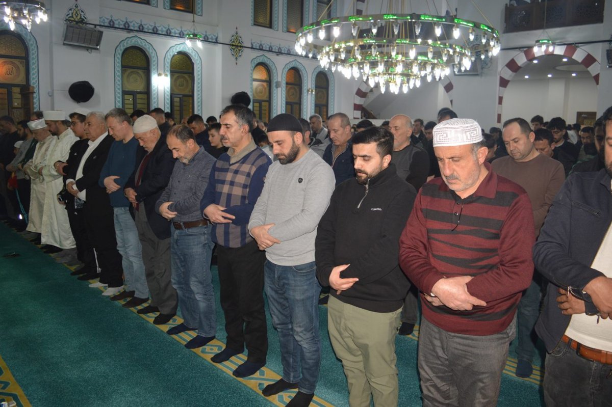 Siirt’te Kadir Gecesi’nde camiler doldu taştı