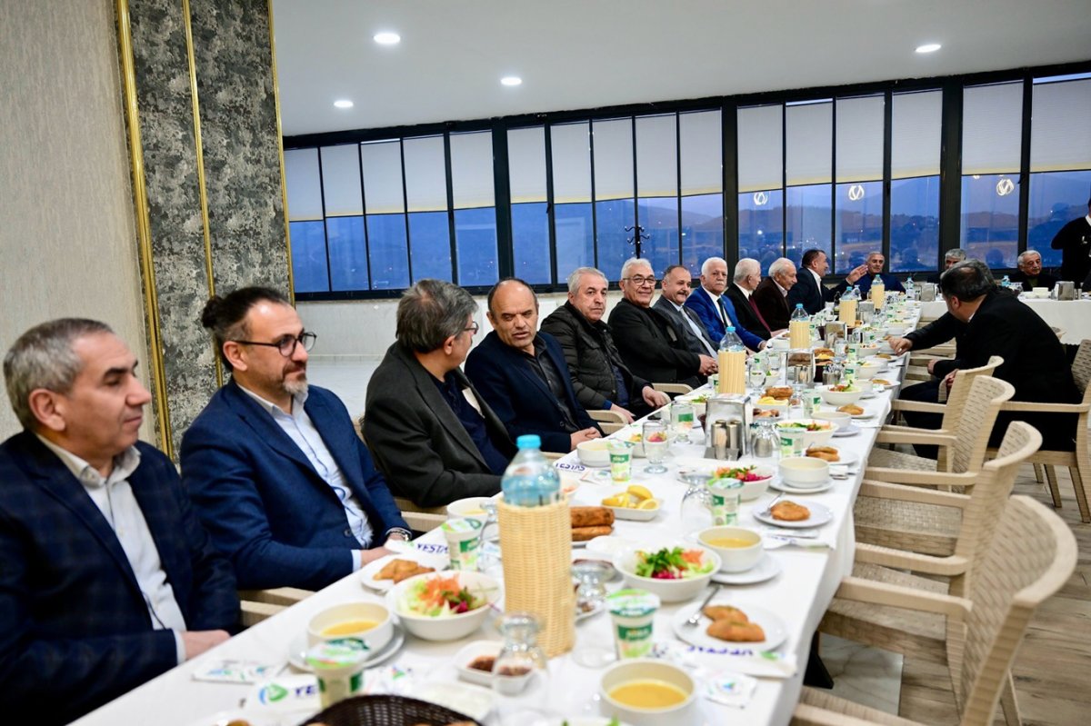 Yeşilyurt Belediye Başkanı Geçit, belediye meclis üyeleriyle iftarında buluştu