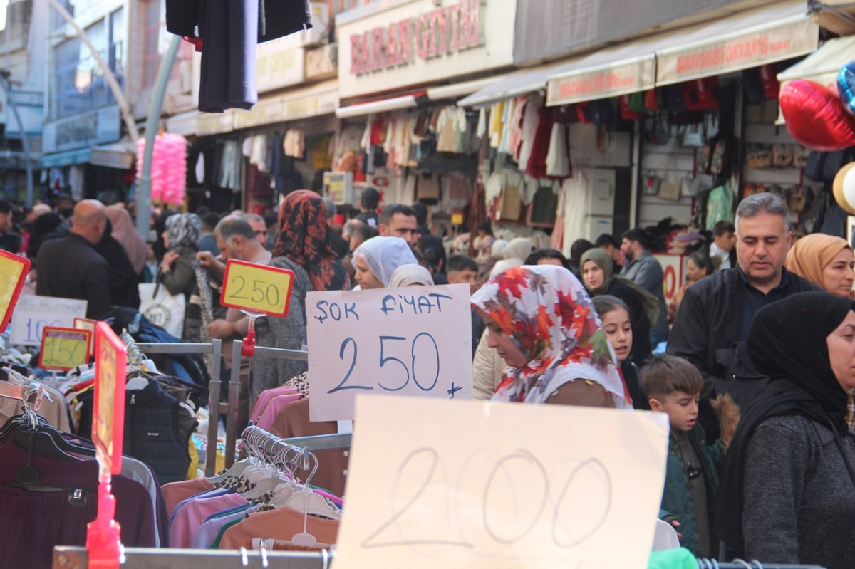Çarşı ve pazarlarda bayram bereketi ve yoğunluğu yaşanıyor