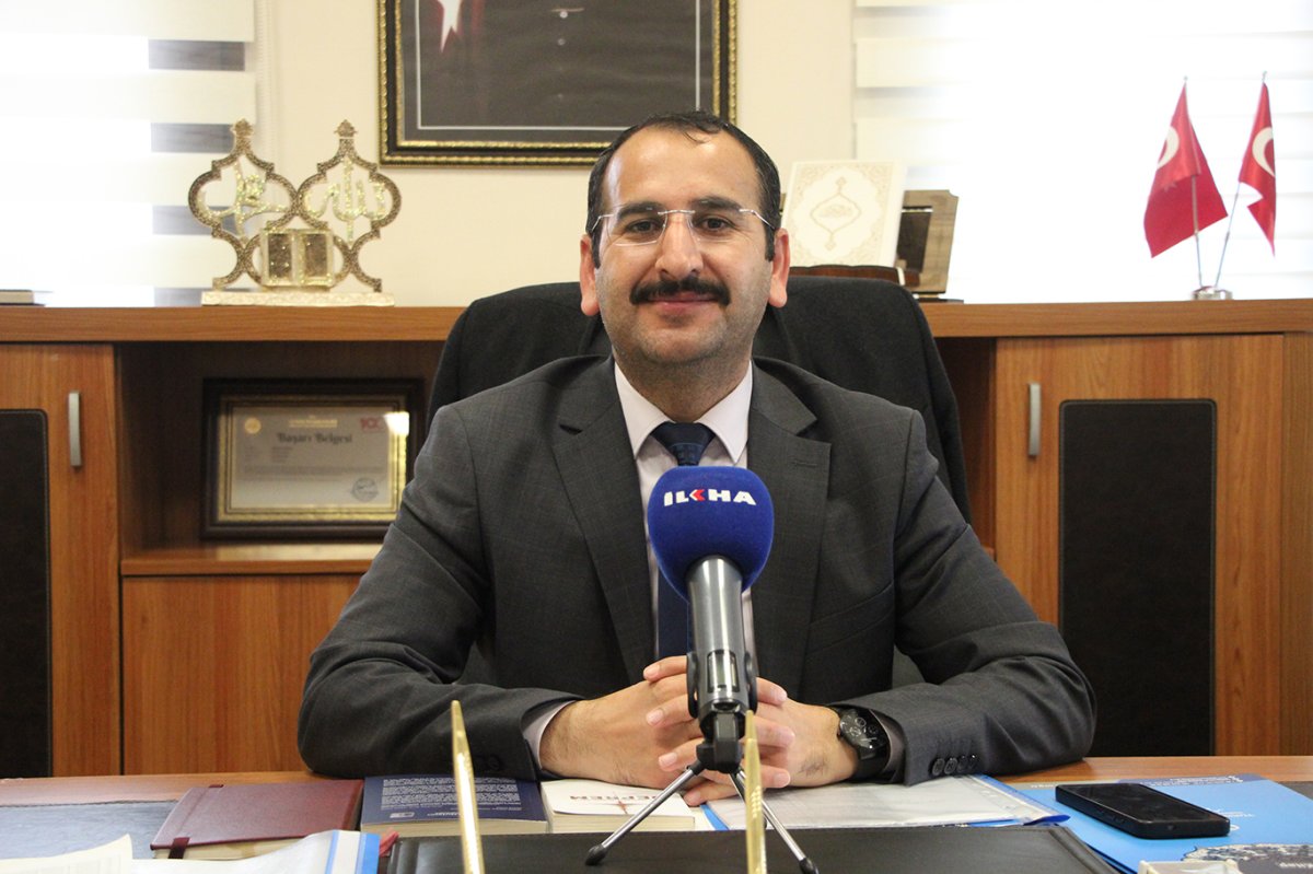 Müftü Yardımcısı Kiraz: Kabirler yaşayanlar için ibret vesilesidir